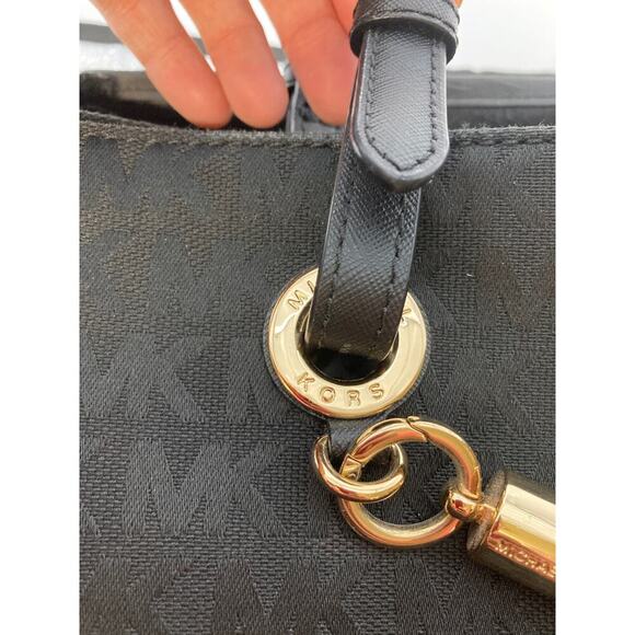 MICHAEL KORS, LARGE BLACK SIGNATURE CANVAS SHOULDER BAG - Picture 12 of 16